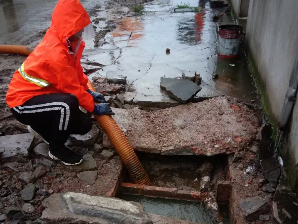 祁阳专业清理污水池 炜誉市政以规范流程守护城市 “肠道”