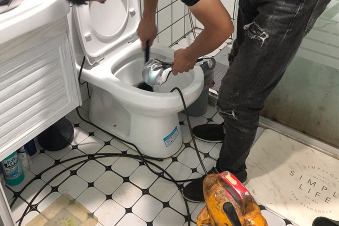 祁阳马桶堵塞自己疏通还是找师傅?专业上门服务让你省时更省心